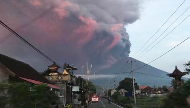 Debu Vulkanik Gunung Agung Menuju Banyuwangi