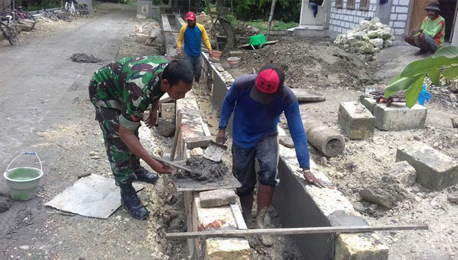 Pembangunan Saluran Irigasi Wujud Kemanunggalan TNI dengan Rakyat