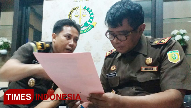 Kejari Sidoarjo Limpahkan Dua Terdakwa Kasus Perbankan Jati Lestari