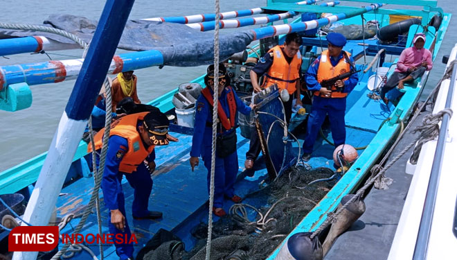 Gunakan Jaring Trawl Nelayan Gresik Diamankan Di Perairan Bangkalan