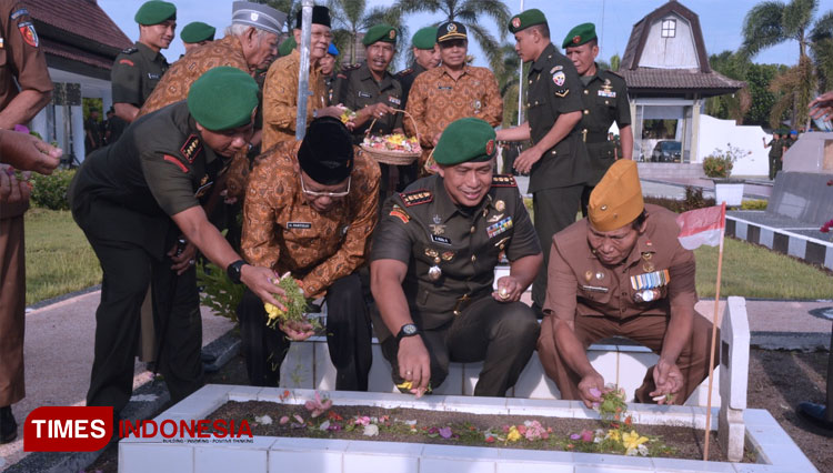 Peringati HUT Ke 59 Korem 162 WB Ziarah Ke Makam Pahlawan TIMES