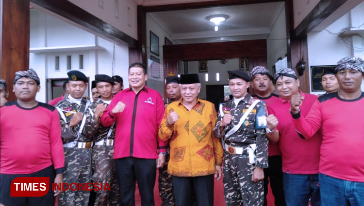 Dikawal Banser Petahana Sanusi Kunjungi Dpc Pdi Perjuangan Kabupaten