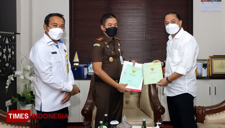 Kejari Surabaya Serahkan Aset Brandgang Senilai Rp 36 Miliar Ke Pemkot