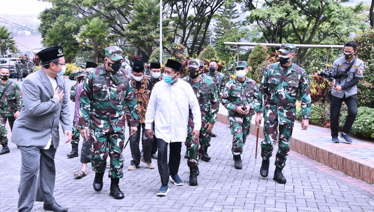 Pangdam V Brawijaya Tinjau Vaksinasi Santri Di Kota Batu TIMES Indonesia