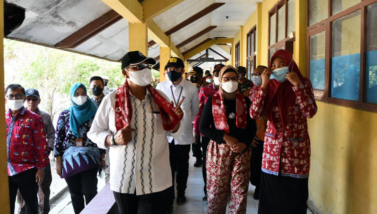 Anggota Dpr Ri Dedi Wahidi Gelontor Program Perbaikan Sekolah Di