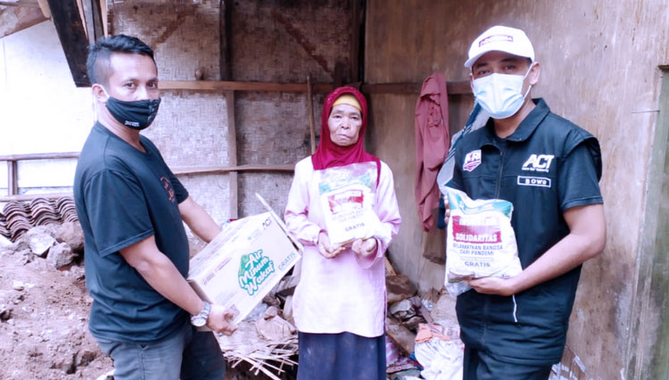 Act Ciamis Salurkan Bantuan Untuk Korban Longsor Di Cikoneng Times