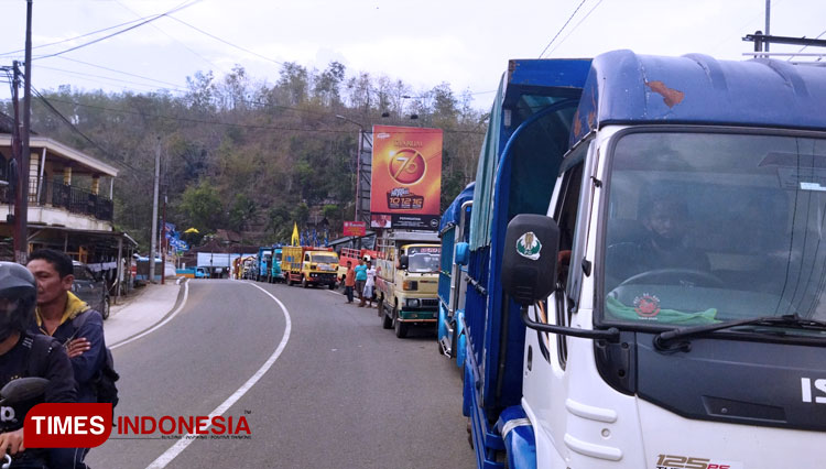 Solar Langka Ratusan Truk Antre Mengular Di Spbu Arjosari Pacitan