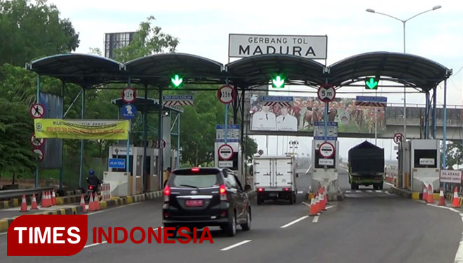 Pintu gerbang Jembatan Suramadu sisi Madura. (FOTO: Dokumen TIMES Indonesia)