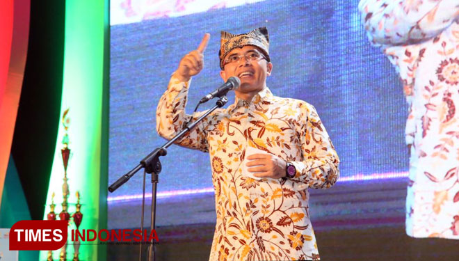 Ini Cara Bupati Anas Raup Suara Generasi Milineal