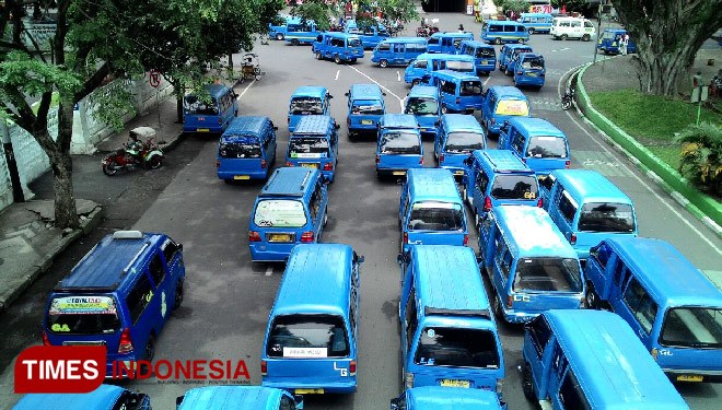 ILUSTRASI - Angkutan Umum (FOTO: Dok. TIMES indonesia)
