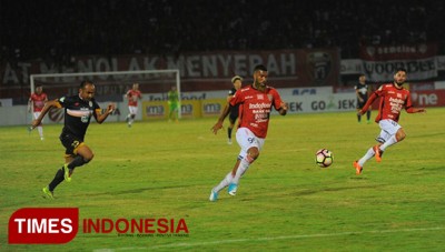 Arema FC Perkenalkan Lebih Cepat Sylvano Comvalius