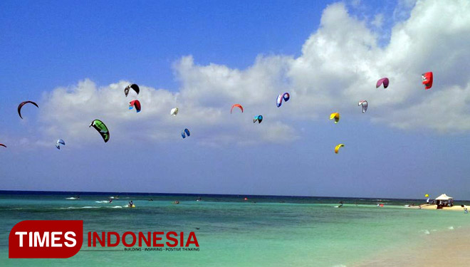 The International Kite and Wind Surfing 2017 at Tabuhan Beach. (Picture by: Doc. TIMES Indonesia)