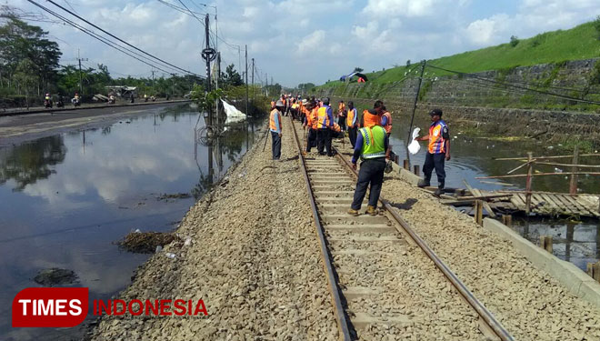 Rel-Kereta-Porong.jpg