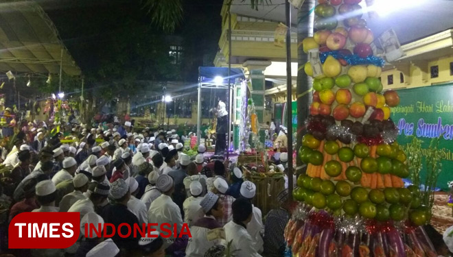 Ribuan Buah untuk Peringati Maulid di Ponpes Sumber Bunga 