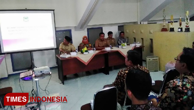 Dispora Kab Malang memberikan informasi kepada Dinas Pariwisata, Pemuda dan Olahraga Kab Madiun. (FOTO: AJP TIMES Indonesia)