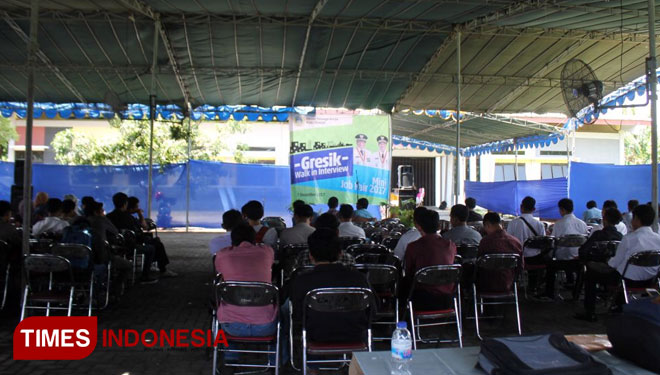 Ribuan pelamar kerja ikuti mini job fair yang digelar Disnaker Gresik Jawa Timur (FOTO: Akmal/TIMES Indonesia)