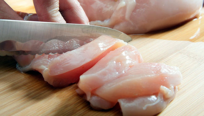 ILUSTRASI - Daging ayam (FOTO: Shutterstock)