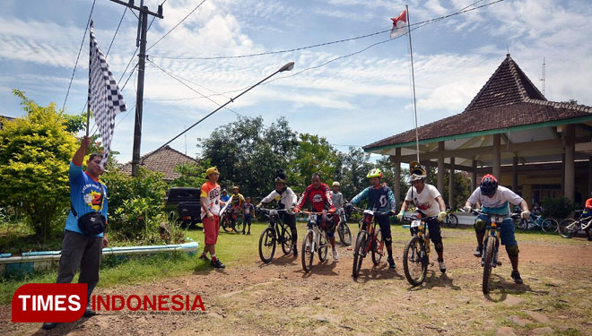 Acara fun enduro di Kecamatan Binakal, Bondowoso. Minggu (10/12/2017). (FOTO: Sofy/TIMES Indonesia)