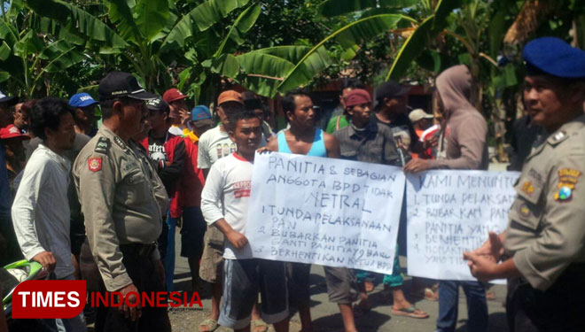 Warga Demo Panitia PAW Kades Sletreng, Ini Penyebabnya