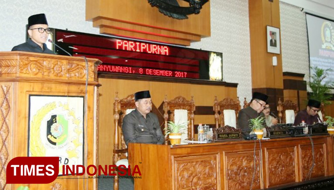 Suasana rapat paripurna tanggal 8 Desember yang mengesahkan, salah satunya Perda Perlindungan Tanaman Kelapa. (FOTO: Humas Pemkab Banyuwangi for TIMES Indonesia)