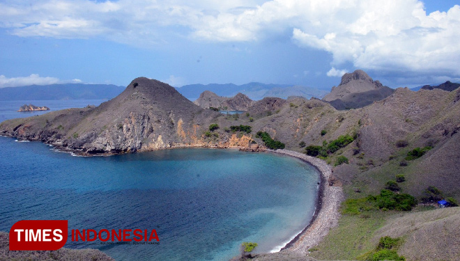 Pesona Laut Flores, Pink Beach di kawasan Taman Nasional Komodo, Manggarai Barat, Nusa Tenggara Timur. (FOTO: Imadudin/TIMES Indonesia)