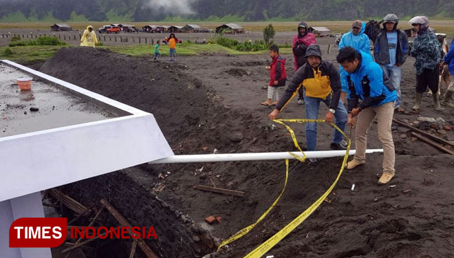 Polisi melakukan olah TKP di Ponten Padang Savana Bromo (FOTO: Happy/ TIMES Indonesia)