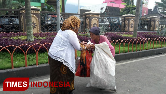 Berbagi Kasih Ibu Lewat Segelas Kacang Hijau