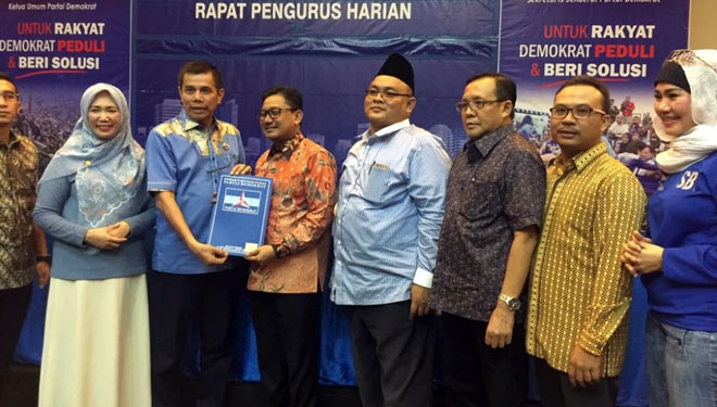 Penyerahan rekomendasi Partai Demokrat dalam Pilkada Kabupaten Probolinggo di Jakarta (FOTO: Istimewa)