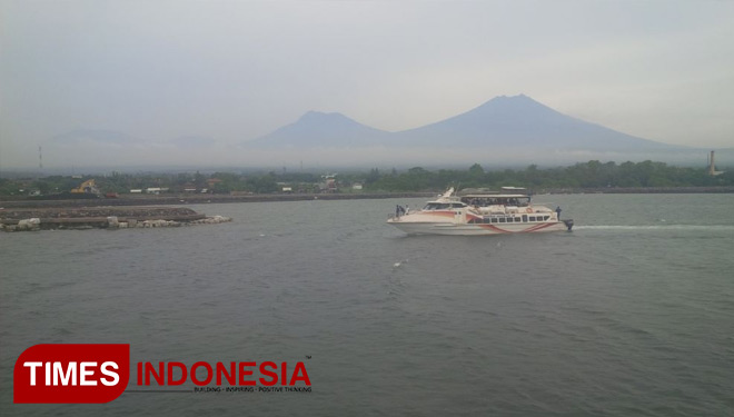 Kapal Cepat Marina Srikandi 18 untuk penyeberangan Banyuwangi-Bali di Pelabuhan Boom Banyuwangi. (FOTO: Ahmad Suudi/TIMES Indonesia)