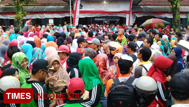 Suasana pengundian hadiah kegiatan Jalan Sehat Kerukunan HAB Kemenag RI Ke 72 Kabupaten Purbalingga, Jumat (5/1/2018) (FOTO: Edi Siswanto/TIMES Indonesia)