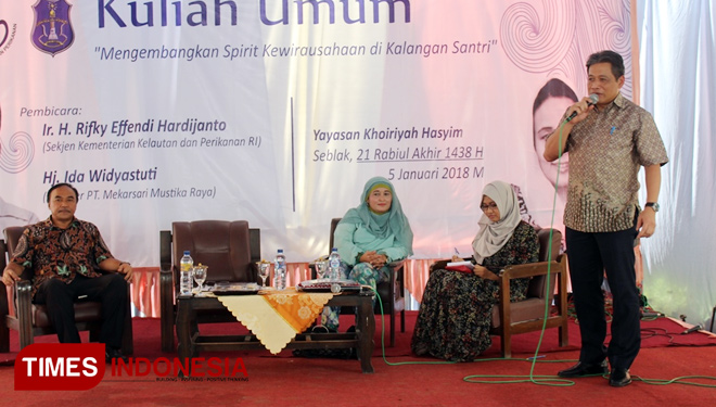 Sekretaris Jenderal KKP Rifky Effendi Hardijanto saat menghadiri Kuliah Umum