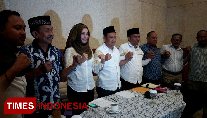 Suasana konferensi pers Nanda-Wanedi bersama lima partai koalisinya di Javanine Resto, Kota Malang, Jawa Timur, Minggu (7/1/2018). (FOTO: Imad/ TIMES Indonesia)