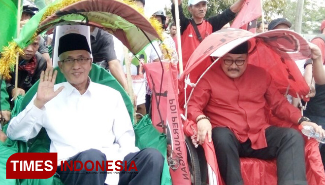 Daftar ke KPU, Pasangan Salwa-Irwan Diantar Becak  TIMES 