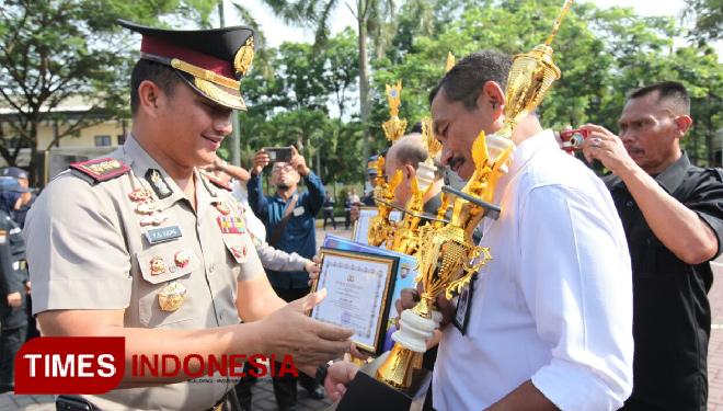 Satpam Pamerkan Atraksi Ketangkasan di Depan Kapolres