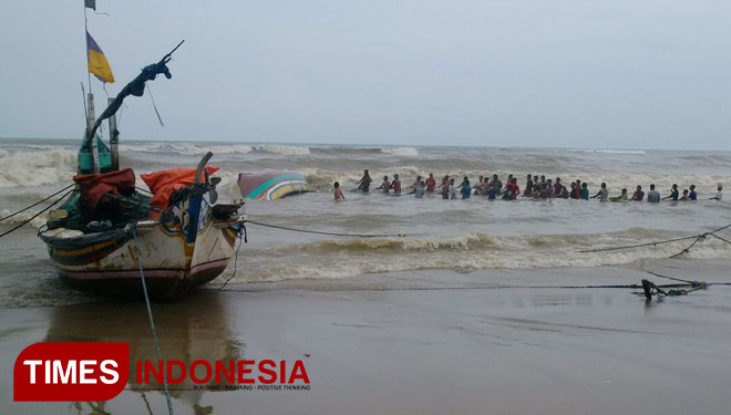 ILUSTRASI - Gelombang Tinggi. (FOTO: Dok. TIMES Indonesia)