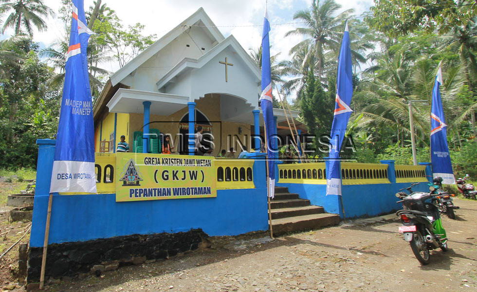 Suasan Gereja Kriten Jawi Wetan yang ada dikawasan desa Wirotaman. (FOTO: Adhitya Hendra/TIMES Indonesia).