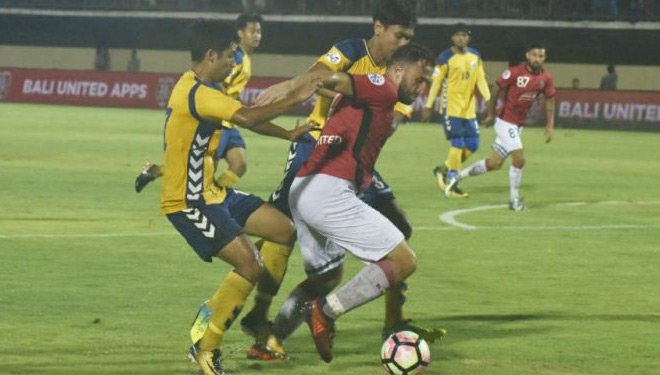 Bali United berhasil menaklukkan tamunya Tampines Rovers dengan skor 3:1 dalam laga awal play-off Liga Champions Asia (AFC). Di Stadion Kapten I Wayan Dipta Gianyar Bali. Selasa (16/1/2018). (FOTO: Istimewa)