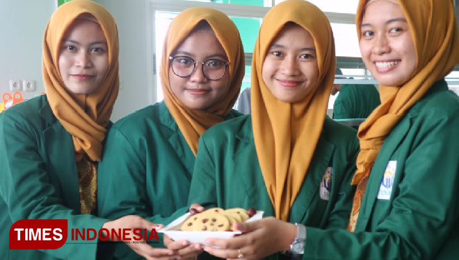 Mahasiswa-Unusa-buat-kukis.jpg