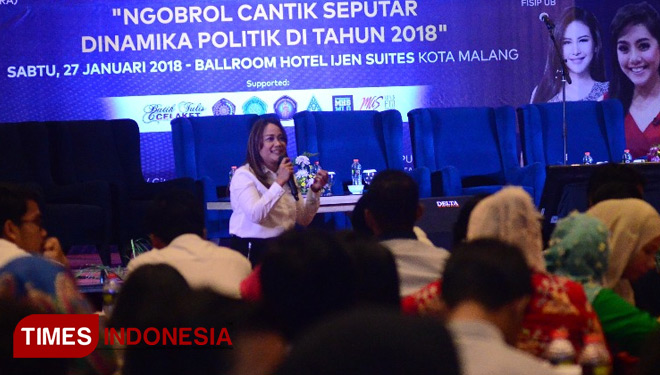 Direktur Pengembangan TIMES Indonesia, Sri Widji Wahyuning Utami saat memberikan sambutan dalam Talk Show Nasional 'Politik Itu Cantik' di Malang, Jawa Timur. Sabtu (27/1/2018) (FOTO: Adhitya Hendra/ TIMES Indonesia)