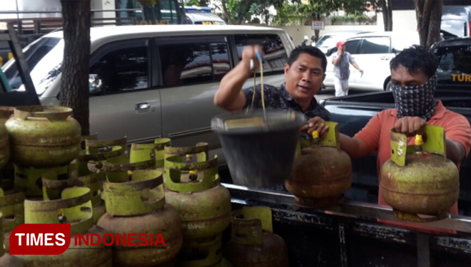 Polres Banyuwangi Gerebek Rumah Pengoplos Elpiji