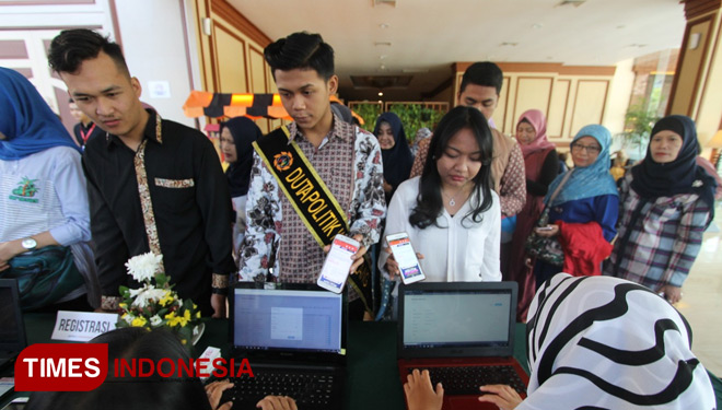 Regristrasi Peserta acara Talk Show Nasional 'Politik Itu Cantik' di Malang, Jawa Timur. Sabtu (27/1/2018) (FOTO: Adhitya Hendra/ TIMES Indonesia)