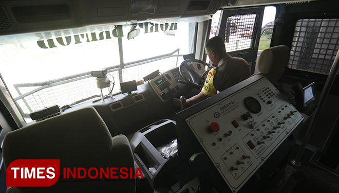 Dua mobil water canon disiapkan untuk mengamankan Pemilihan Kepala Daerah (Pilkada) Bondowoso dan Pemilihan Gubernur (Pilgub) Jawa Timur 201. (FOTO: Sofy/TIMES Indonesia)