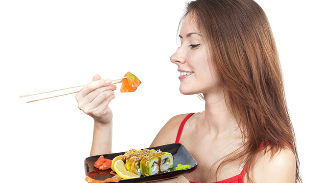ILUSTRASI. Makan sashimi. (FOTO: wonderopolis.org)