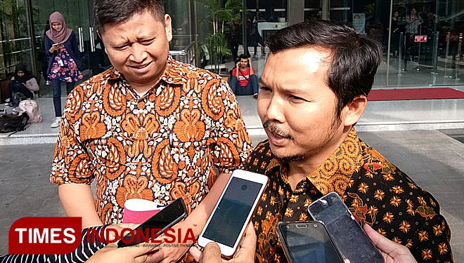 Direktur Eksekutif Indonesialeaks Nawawi Baharudin usai menemui Pimpinan KPK, Jakarta. (FOTO: Hasbullah/TIMES Indonesia).