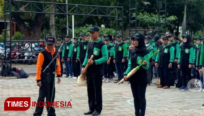 Apel pembukaan kegiatan KKN mahasiswa Universitas Sunan Bonang (USB) di Desa Jatimulyo, Kecamatan Plumpang, Kabupaten Tuban, Sabtu (03/02/2018) (Foto: Safuwan/ TIMES Indonesia)