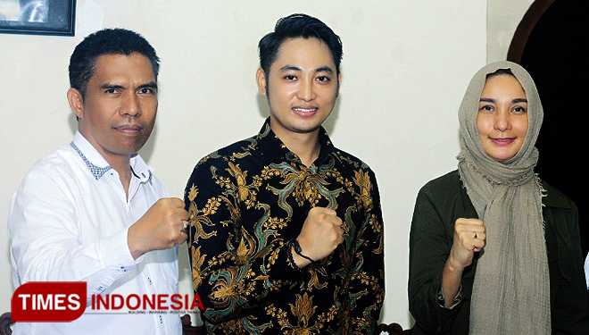 Abdul Hakim (kiri), Irwan D'Academy (tengah) dan Dr YAqud Ananda Gudban, Calon Wali Kota Malang. (FOTO: Istimewa)