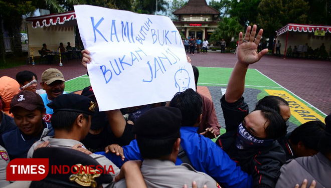 Demo-Pilkada.jpg