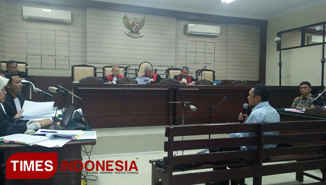 Edi setiawan saat menjadi saksi Terdakwa Eddy Rumpoko (FOTO: Mulya Andika/TIMES Indonesia)
