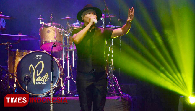 Penampilan Anji dalam Exclusive Concert Ternyata Cinta di Graha Cakrawala UM Malang. Rabu,14/2/2018. (FOTO: Tria Adha/TIMES Indonesia)