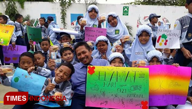 Hari Gizi Nasional, Sekolah di Gresik Ajak Warga Makan Makanan Bergizi